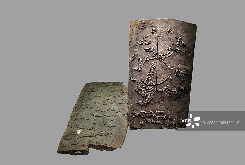 江苏省扬州博物馆“扬州木板年画展”：“神荼、郁垒携文武财神”木刻版（色版）（清，扬州博物馆藏）图片素材