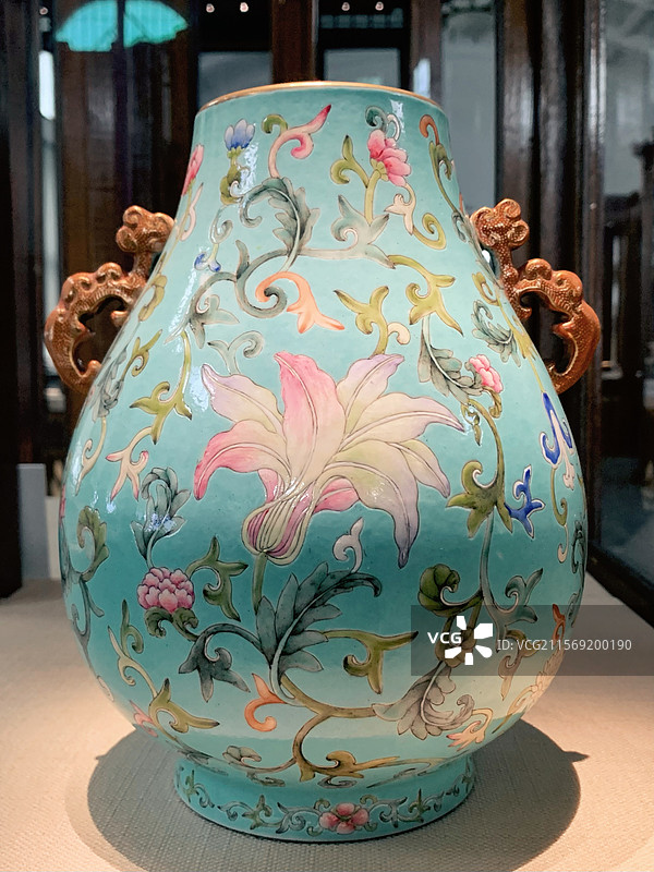 松石绿地粉彩花瓶图片素材