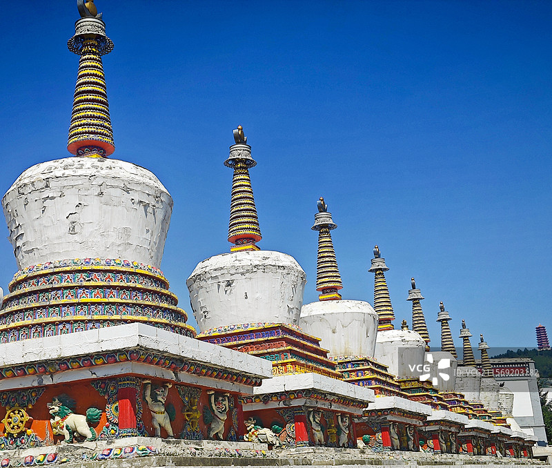 青海西宁塔尔寺如来八塔图片素材