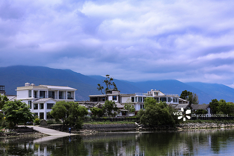 在洱海边的建筑图片素材