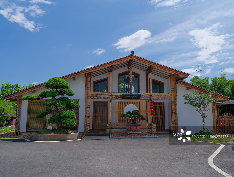 绍兴新昌县丝绸世界旅游区，国礼级丝绸，以非遗之名，铭刻情谊的厚重，始于1912，丝路未央。图片素材