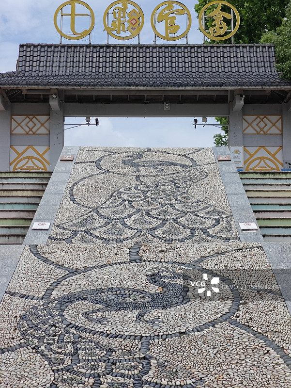 高山之上的畲族村落-华安县官畲村-七彩官畲图片素材