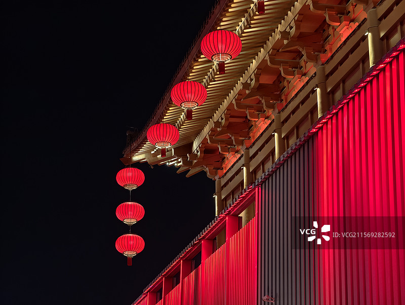 西安大唐不夜城 古建筑与红灯笼图片素材