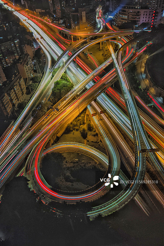 车轨：夜之脉动图片素材