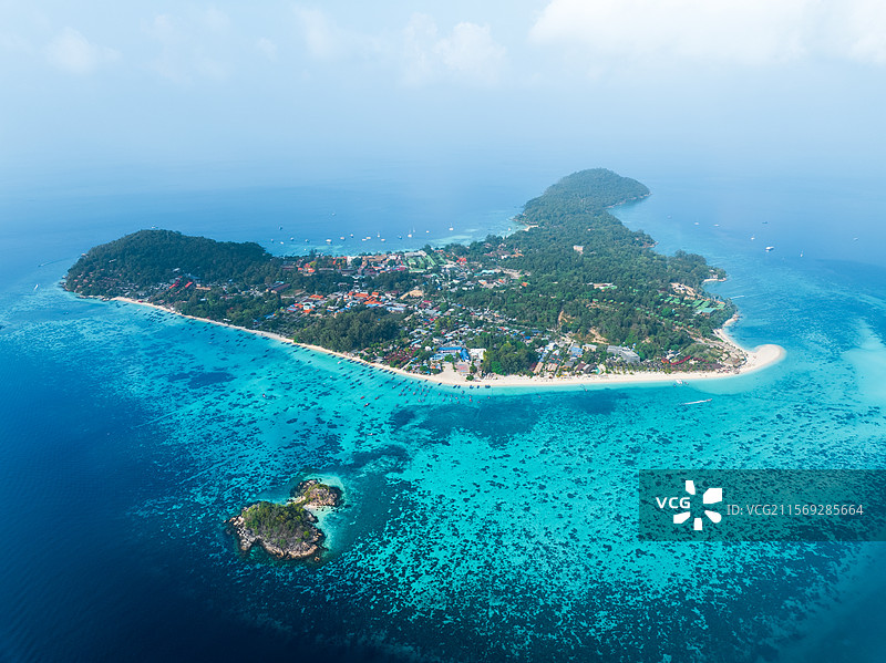 泰国安达曼海热带海岛达鲁国家海洋公园丽贝岛航拍全景，Lipe，泰国图片素材