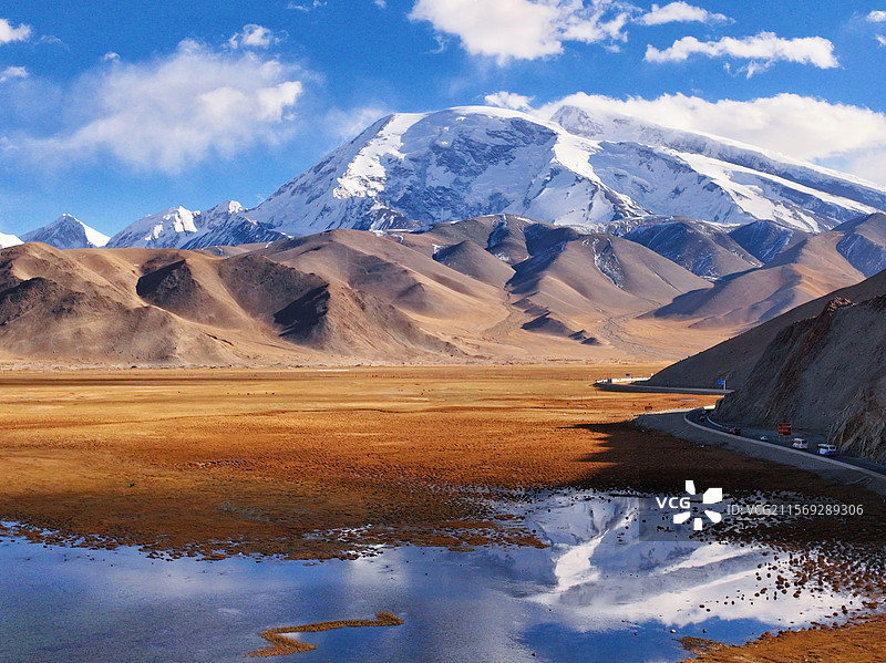 新疆喀什木吉火山沿途风景图片素材