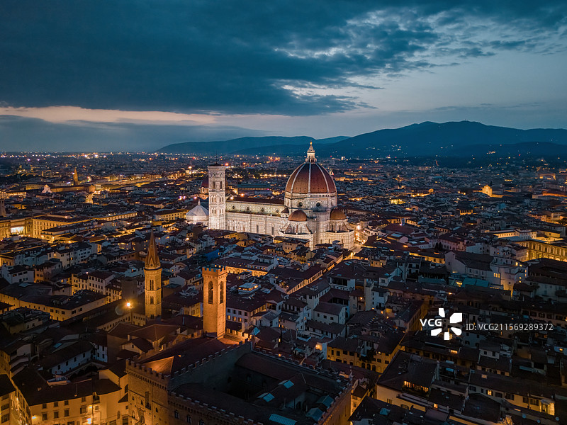 佛罗伦萨大教堂夜景航拍图片素材