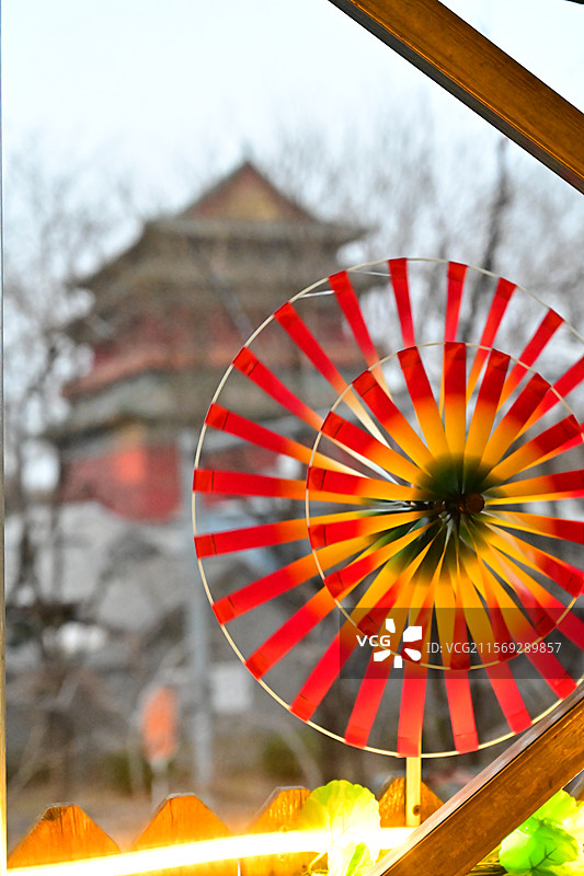 老北京风车和鼓楼图片素材