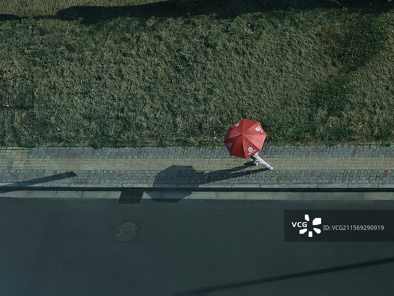 一顶红伞图片素材