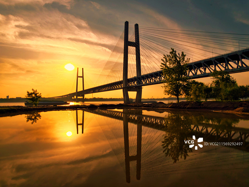 夕照黄冈长江大桥图片素材