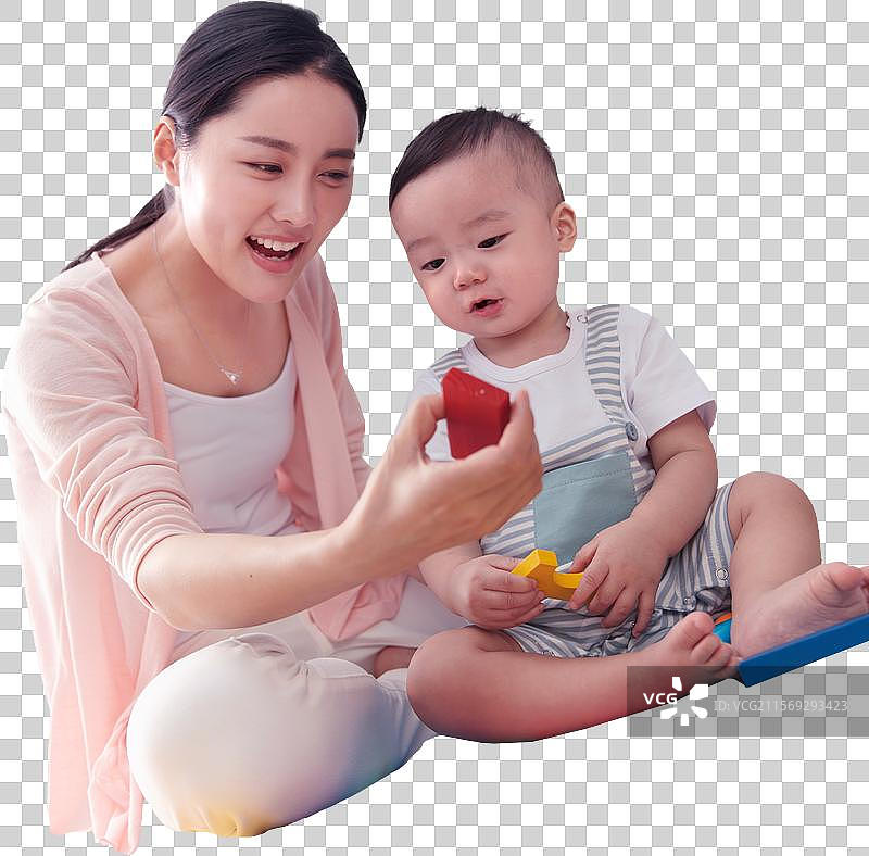 妈妈陪着宝宝客厅玩耍图片素材