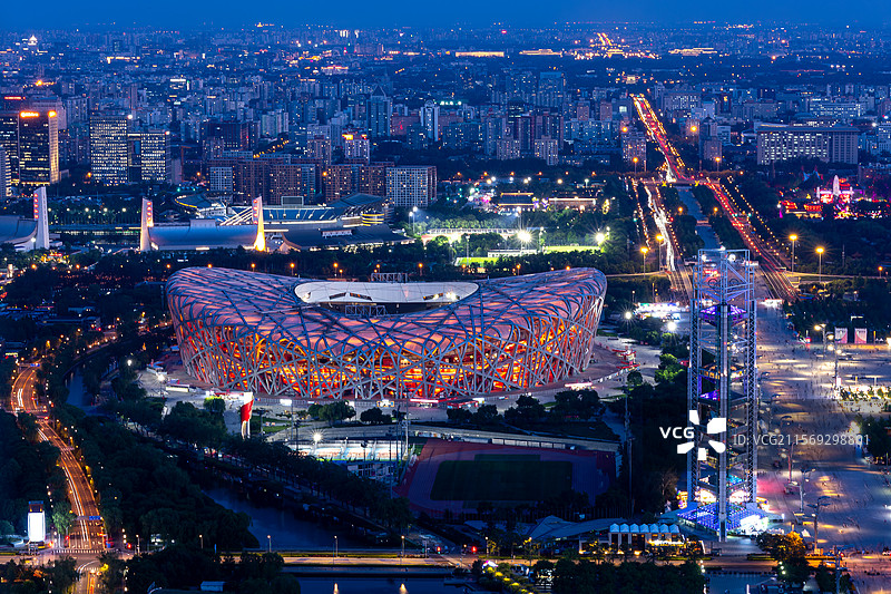 鸟巢：夜幕下的璀璨奥运地标图片素材
