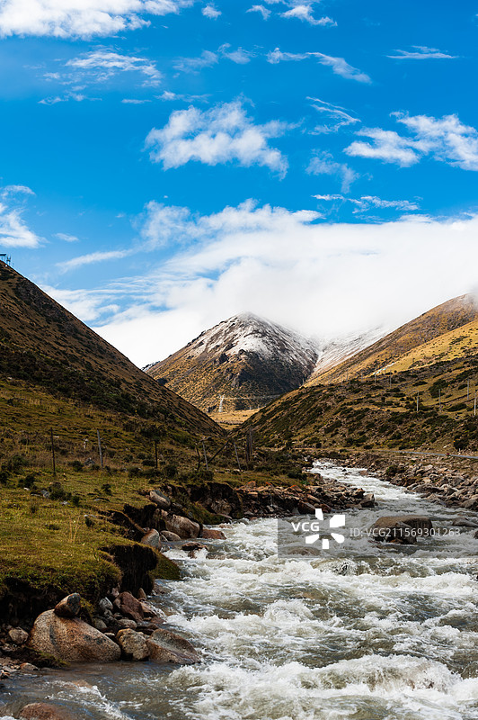 中国西藏左贡县川藏南线海拔第一高度东达山垭口图片素材