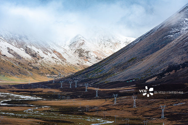 中国西藏左贡县川藏南线海拔第一高度东达山垭口图片素材