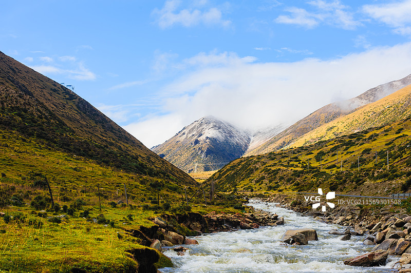 中国西藏左贡县川藏南线海拔第一高度东达山垭口图片素材