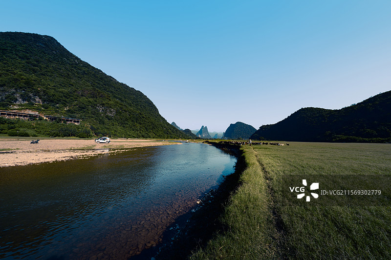 桂林山水农场农村牛羊草原图片素材