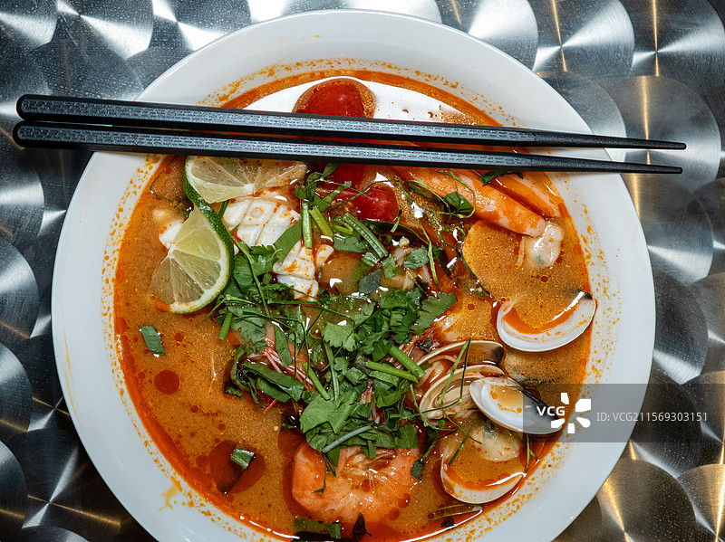 泰式冬阴功海鲜汤面图片素材