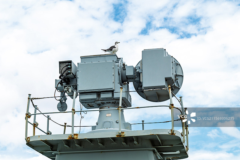 山东威海刘公岛码头-退役110导弹驱逐舰图片素材