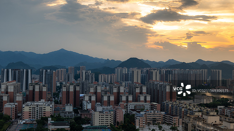 夕阳下的山间小城英德图片素材