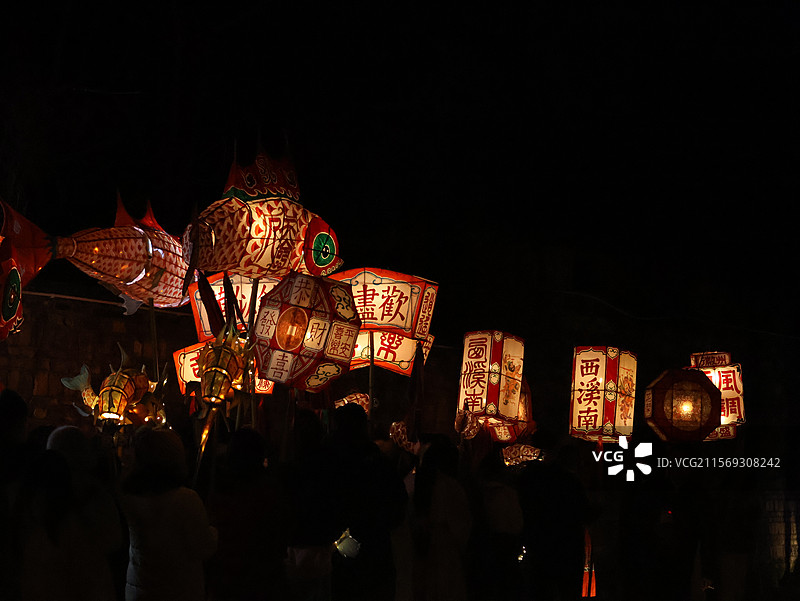 徽州非遗鱼灯跨年游行表演图片素材