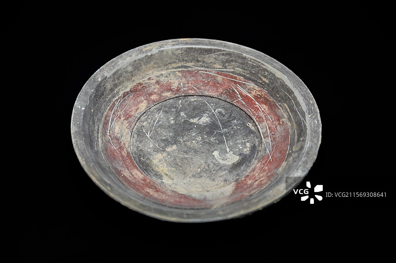 蔚县博物馆藏汉代敞口陶盘图片素材