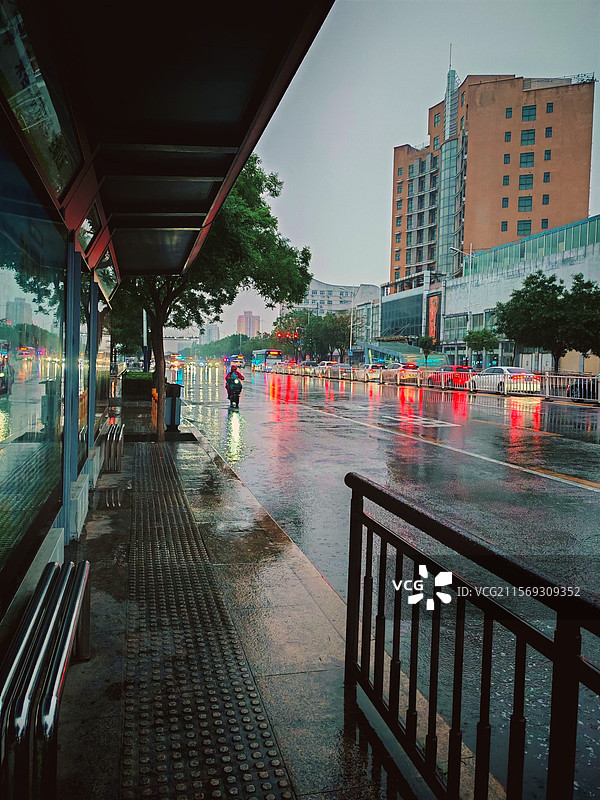 北京雨天的街道图片素材