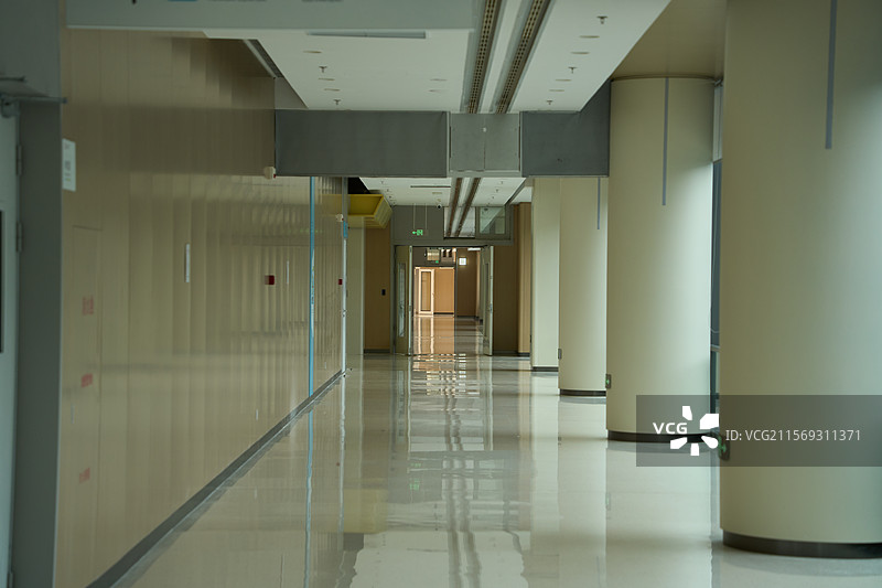 空旷的医院走廊图片素材