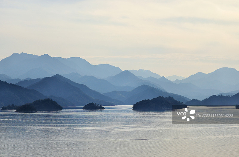 浙江千岛湖的湖光山色图片素材