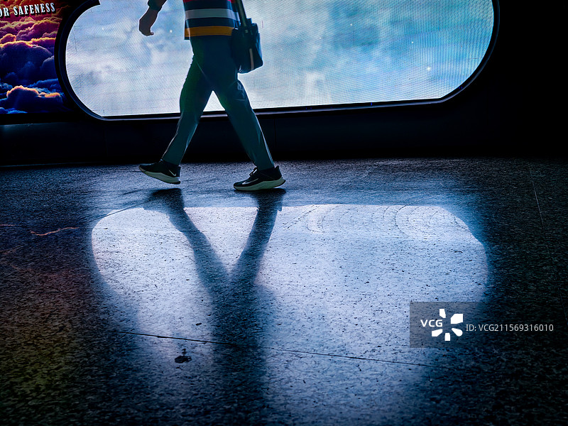 步履匆匆图片素材