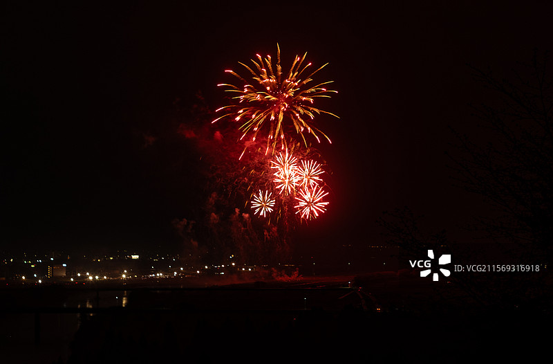 日本秋田县大曲市春季花火大会图片素材