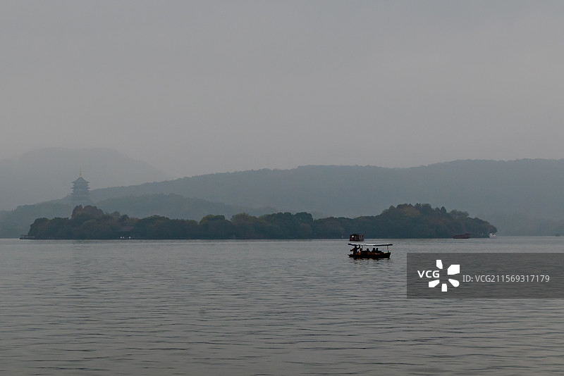 杭州-西湖-雷峰塔-阴雨天图片素材