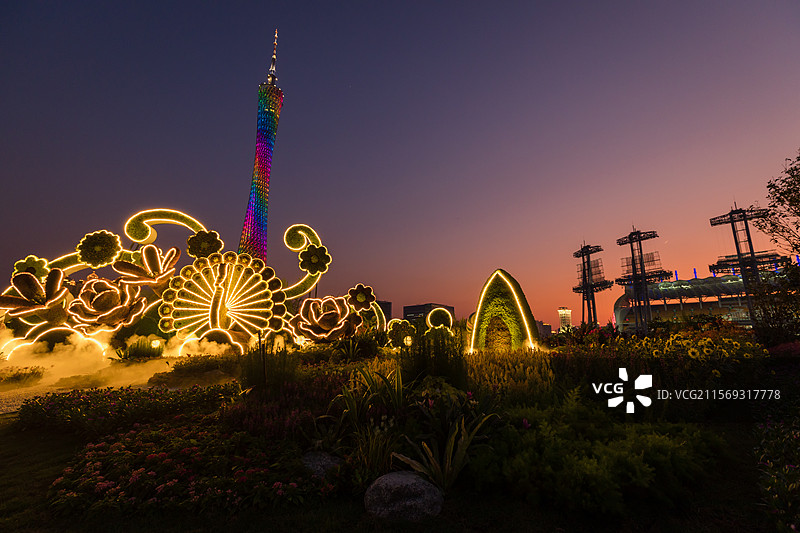 夜幕下的广州塔灯光图片素材