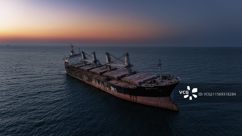 威海布鲁维斯号日落图片素材