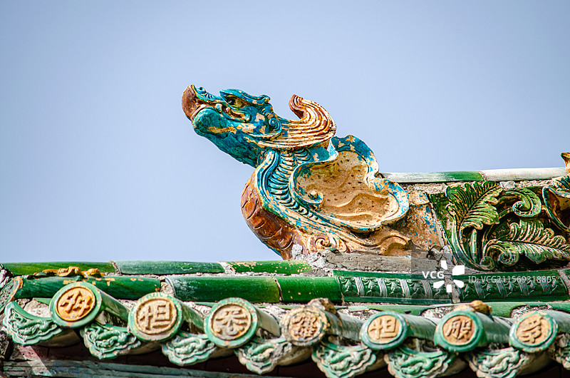 中国山西临汾洪洞县广胜寺景区，唐僧扫塔飞虹塔世界最高多彩琉璃塔和神龛里的神像，户外白昼无人图像摄影图片素材