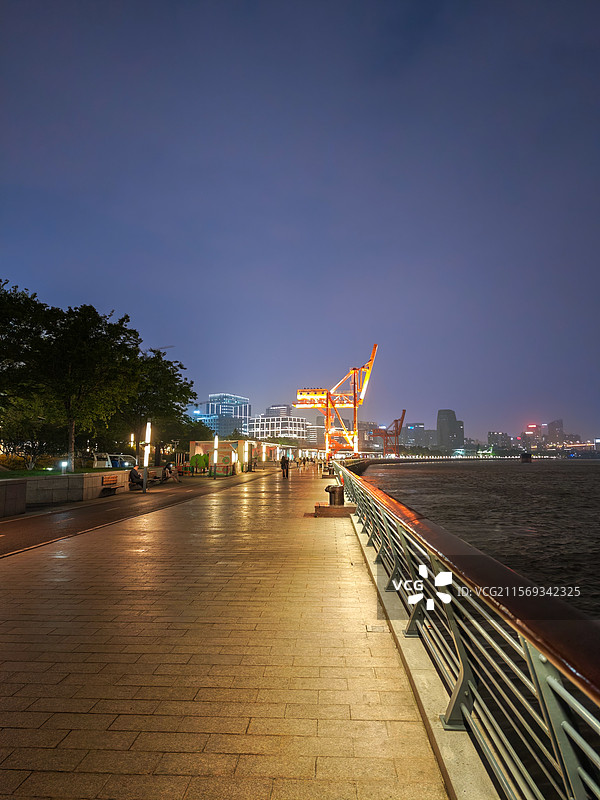 上海徐汇滨江西岸绿道，上海徐汇滨江绿地，上海徐汇滨江公共开放空间图片素材