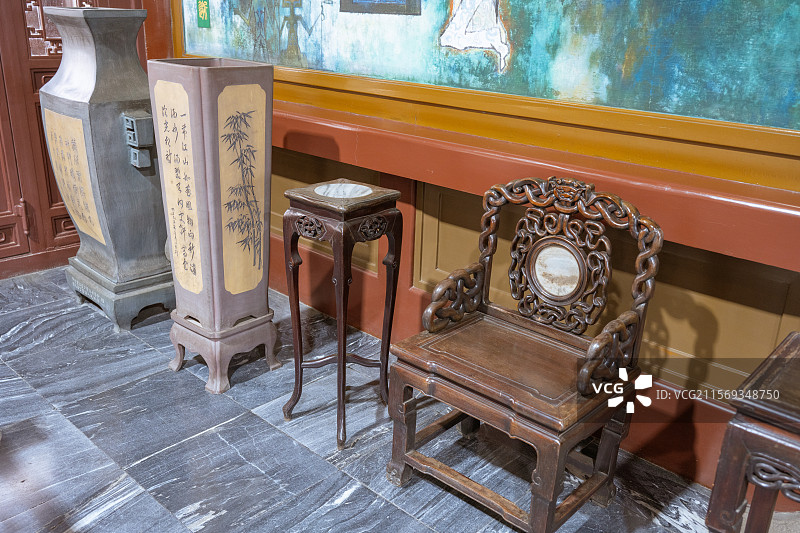 武汉黄鹤楼室内桌椅板凳花瓶摆件图片素材