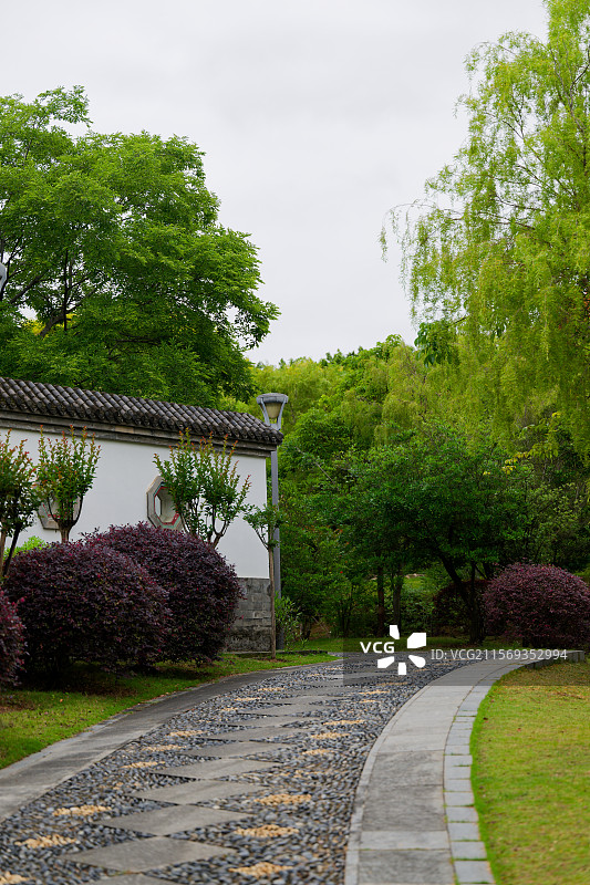 福建厦门园博苑宁静的中式园林小径图片素材