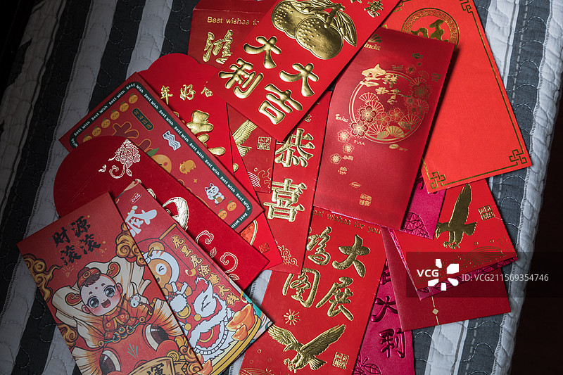春节拜年收到的各种红包利是封图片素材