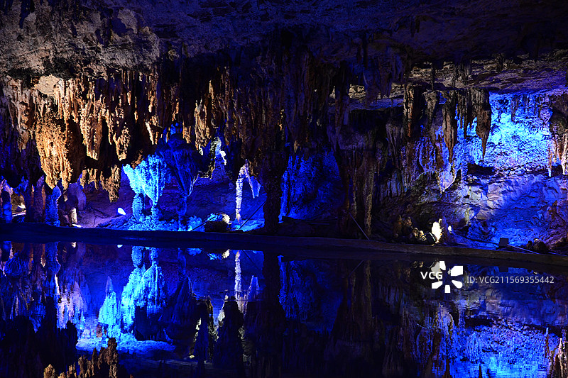 贵州双河洞地下溶洞景区亚洲最长地下河地下世界图片素材