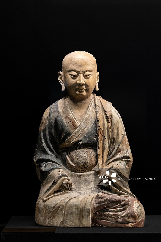 上海历史博物馆贺兰山下桃花石西夏文物精品展 彩绘泥塑罗汉像图片素材