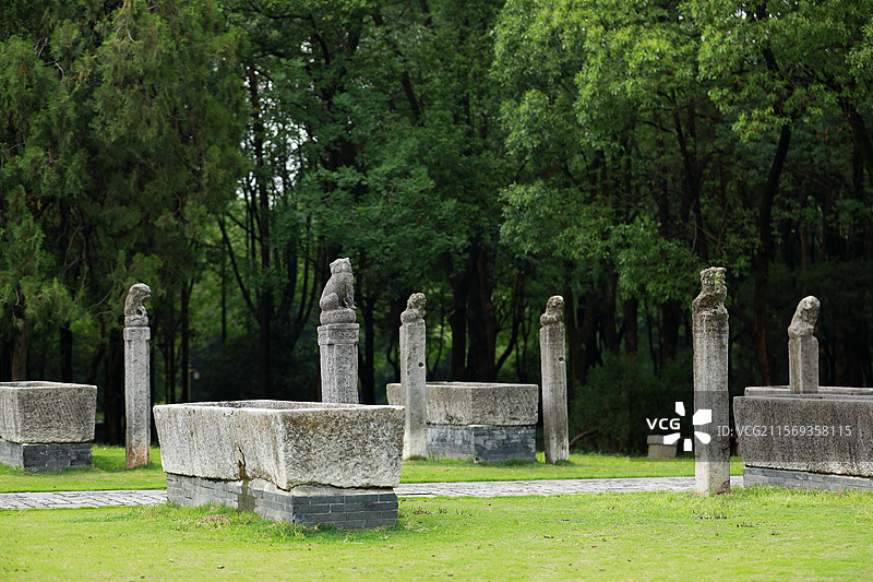 明朝文物拴马桩和马槽图片素材