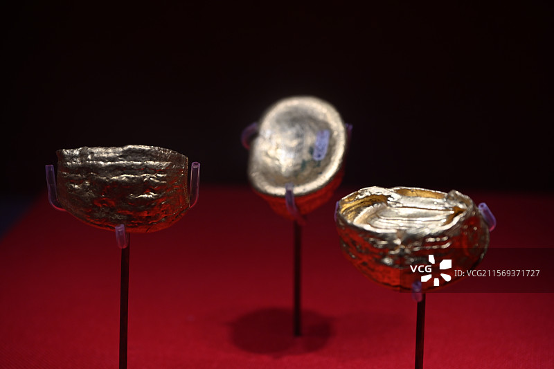 南京博物院镇院之宝馆珍藏黄金文物图片素材