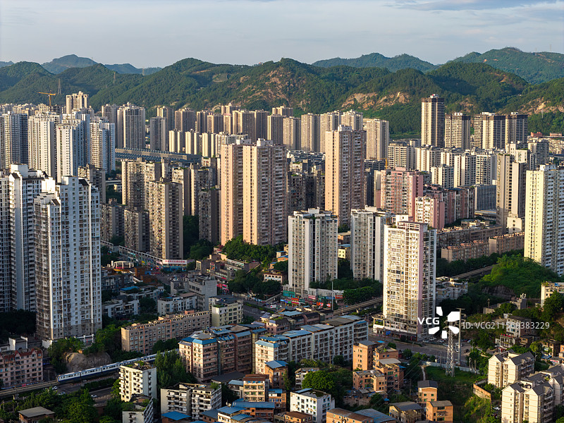 重庆巴南轻轨三号线都市风光图片素材