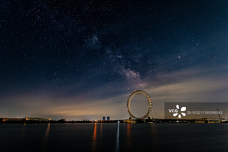 星空下的渤海之眼摩天轮，潍坊，山东图片素材