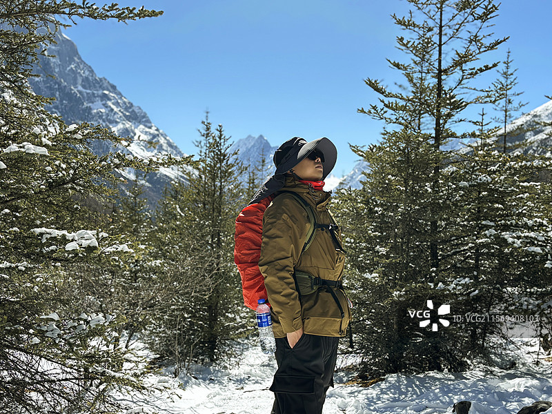 阿坝 小金县 四姑娘山景区 红杉林 景区 游客 景点 旅游图片素材