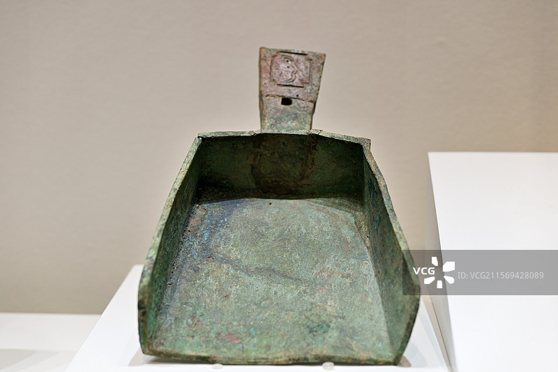 “亚弜”铜箕形器，青铜器，晚商，1994年刘家庄北地M793出土，商文明，殷墟博物馆，河南安阳图片素材