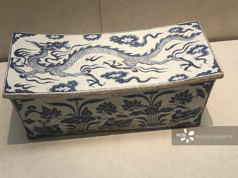 元朝青花龙纹枕-甘坑客家小镇黄志博古馆图片素材