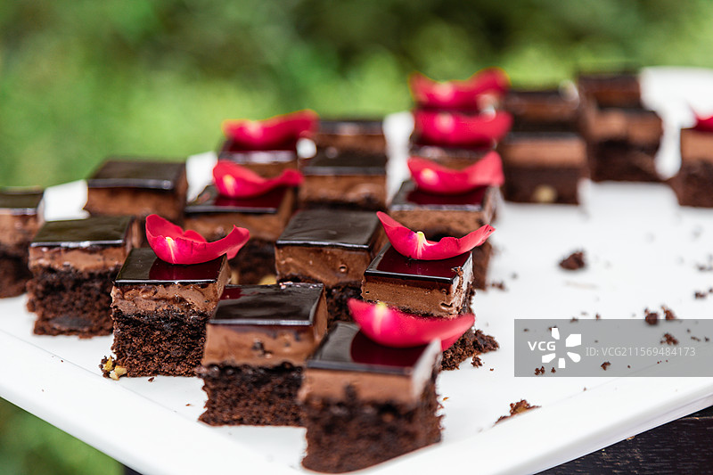 西式婚礼餐桌布置蛋糕甜点巧克力图片素材