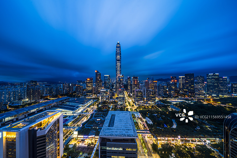 深圳地标平安金融中心蓝调夜景图片素材