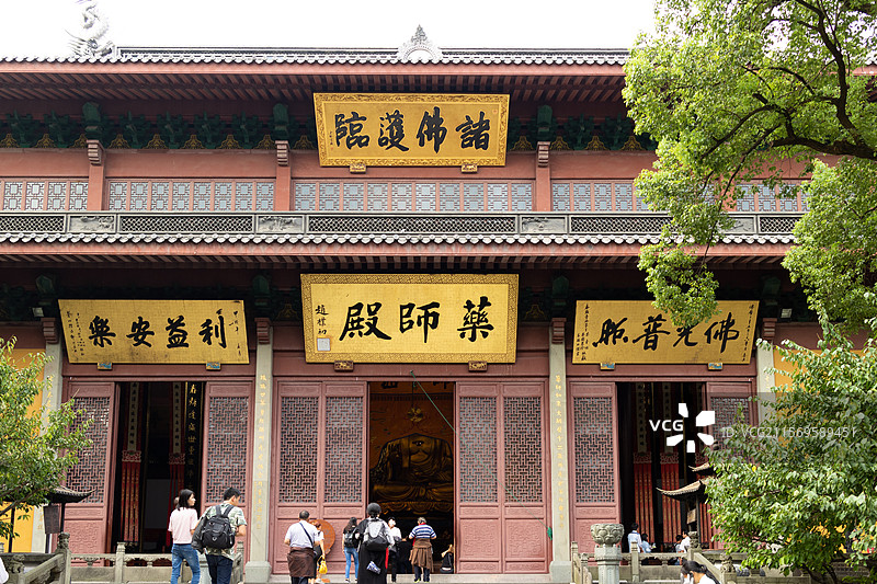 中国浙江省杭州市灵隐寺药师殿，著名佛教寺庙图片素材